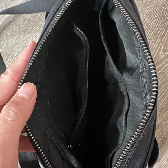 Andar Devin Active Bag in Black - Picture 5 of 7